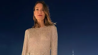 Η Βίκυ Καγιά ταξίδεψε στο Ντουμπάι | Το party look της με χρυσό φόρεμα και η εντυπωσιακή θέα από το ξενοδοχείο