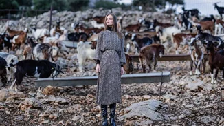 Επιστροφή στις ρίζες | H Pink Woman τιμά την ελληνική παράδοση μέσα από τη χειμερινή καμπάνια της