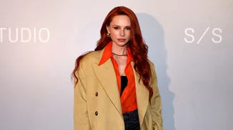 Πώς θα ντυθείς κομψά για τη μεταβατική περίοδο | Η Έβελυν Καζαντζόγλου προτείνει το κατάλληλο styling tip