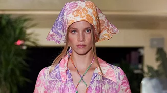 10 τρόποι να φορέσεις ένα μαντήλι στα μαλλιά σαν it girl