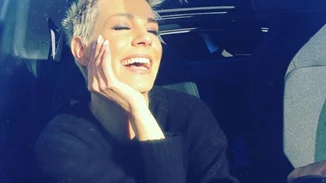 Ράνια Κωστάκη | Με φόρμες στο cozy διαμέρισμά της