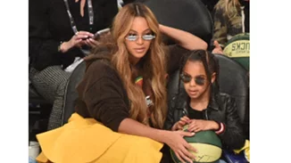 Beyoncé | Η κόρη της Blue Ivy ποζάρει με τα ρούχα της νέας συλλογής της