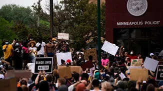 ΗΠΑ | Αποζημίωση 27 εκατ. δολαρίων στην οικογένεια του George Floyd για τον θάνατό του