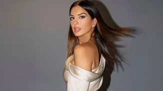 Σαν μικρό κοριτσάκι | Η Σταματίνα Τσιμτσιλή ποζάρει στο φωτογραφικό φακό