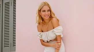 "Ταυτίζεται κανείς;" | Η Δούκισσα Νομικού έχει τους απόλυτους κοιλιακούς