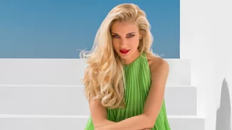 Δούκισσα Νομικού | Φόρεσε τα παπούτσια που ταιριάζουν τέλεια με όλα τα καλοκαιρινά φορέματα σου