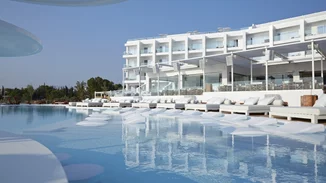 Το Nikki Beach Resort & Spa Porto Heli σου υπόσχεται τις καλύτερες διακοπές που έχεις κάνει