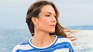 Γενέθλια με φόντο το απέραντο γαλάζιο της Ίμπιζας | Η Βίκυ Καγιά σβήνει τα κεράκια της στο πιο αγαπημένο της γλυκό