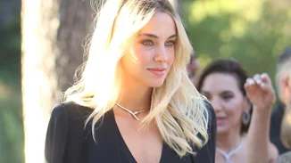 Δούκισσα Νομικού | Η chic total black εμφάνιση στον γάμο του Παύλου Βαρδινογιάννη