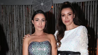 Όλγα και Γωγώ Φαρμάκη | Φόρεσαν τα πιο girly μίνι φορέματα για καλοκαιρινή βάφτιση