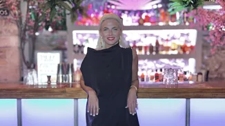 Η Χριστίνα Κοντοβά έγινε 46 | Το θηλυκό μαύρο φόρεμα, το πολυτελές σκηνικό και οι φωτογραφίες με τους διάσημους καλεσμένους στο party της