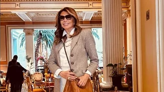 Μαριτίνα Ντενίση | Mε festive look στο σπίτι με τη μητέρα της, Μιμής - Το τραπέζι για την οικογένεια και φίλους