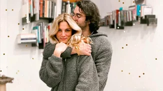 #couplegoals | Η Μαίρη Συνατσάκη και ο Ίαν Στρατής υποδέχτηκαν αγκαλιά το 2022