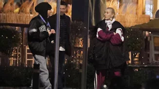 Τάμτα | Νυχτερινή βόλτα στη Γλυφάδα με τον Πάρη Κασιδόκωστα