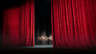 Πώς 2 γυναίκες ηθοποιοί που έπεσαν θύματα βιασμού από γνωστό πρωταγωνιστή, πείστηκαν να μιλήσουν σε δικηγόρο