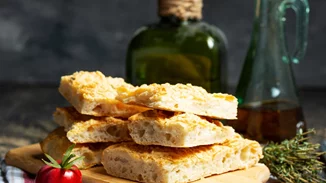 Πανεύκολη τυρόπιτα στην τοστιέρα | Με γιαούρτι και φέτα - Έτοιμη σε 15 λεπτά