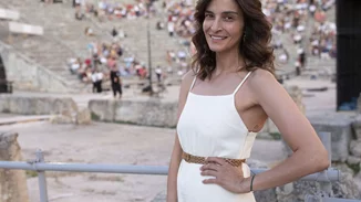 Η Αντιγόνη Κουλουκάκου με το φόρεμα τάση της σεζόν