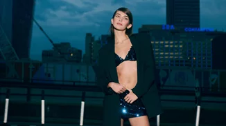 Αυτό το two piece set με παγέτες από τη Bershka είναι η πιο shiny επιλογή για τις γιορτινές σου εμφανίσεις