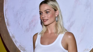 Ο πιο cool τρόπος για να φορέσεις ένα oversized πουκάμισο είναι αυτός που προτείνει η Margot Robbie