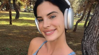 Χριστίνα Μπόμπα | Κάνει yoga στο "εξωπραγματικό" μπαλκόνι της