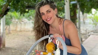 Η Βασιλική Τρουφάκου στο χωριό με τον δύο μηνών γιο της