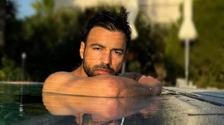 Αντρέας Γεωργίου | Ποζάρει με το μαγιό του στον φακό της μέλλουσας συζύγου του