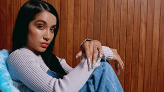 Bershka x Dice: Η νέα συνεργασία της Bershka που σε φέρνει πιο κοντά στη μουσική και τους φίλους σου