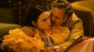 Poor Things | "Ξαφνικά όλοι γδύνονται, πέφτουν στο πάτωμα και αρχίζουν να κάνουν σεξ"