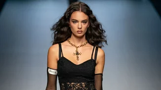 Deva Cassel | Η κόρη της Monica Belucci με το στιλ φορέματος που είναι ιδανικό για έναν ανοιξιάτικο γάμο