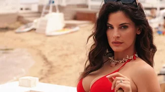 Χριστίνα Μπόμπα | Ποζάρει με μαύρο μπικίνι πιο όμορφη από ποτέ και αποθεώνεται από τον Σάκη Τανιμανίδη