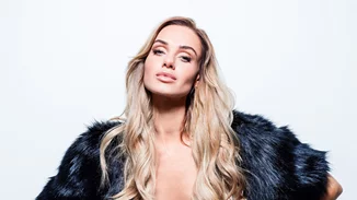 Τα λαμπερά προϊόντα μακιγιάζ που θα απογειώσουν κάθε γιορτινή εμφάνιση