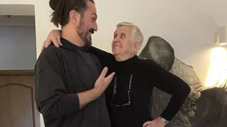 Δημήτρης Μακρυνιώτης | Ποζάρει με τη γλυκύτατη πεθερά του, Κλειώ Μαζωνάκη