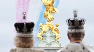 Στο μπαλκόνι του Μπάκιγχαμ η πριγκίπισσα Kate μετά τη διάγνωση του καρκίνου