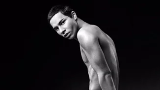 Ο Olivier Rousteing ποζάρει γυμνός στην πιο σικ (throwback) φωτογραφία του
