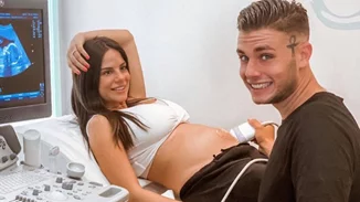 Αλέξανδρος Κοψιάλης - Σοφία Φυρού | Έξοδος από το μαιευτήριο με τον νεογέννητο γιο τους