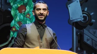 "Ήταν ένας Ιταλός, ένας Κινέζος και ένας κοντός" | Η χιουμοριστική φωτογραφία του Λεωνίδα Κουτσόπουλου