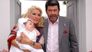 Τα iconic χτενίσματα που επέλεξαν 10 Ελληνίδες celebrities για τη βάφτιση των παιδιών τους