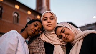 Ιράν | Νεαρά κορίτσια χορεύουν στο TikTok χωρίς χιτζάμπ και συλλαμβάνονται