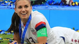 Alex Morgan | Η πιο όμορφη ποδοσφαιρίστρια είναι απόφοιτος του Berkeley και έχει γράψει 7 παιδικά βιβλία