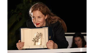 Justine Triet | Η τρίτη γυναίκα που κερδίζει τον Χρυσό Φοίνικα στην ιστορία του Φεστιβάλ των Καννών
