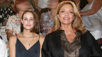 Με animal print μπικίνι η Μαρία Βοσκοπούλου | Η κόρη της Άντζελας Γκερέκου στο Λαγονήσι