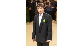 Elliot Page | Ποζάρει topless μετά την επέμβαση επαναπροσδιορισμού φύλου