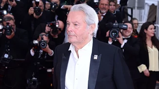 Όταν ο Alain Delon ταξίδεψε στην Ελλάδα για να παρακολουθήσει παράσταση στην Επίδαυρο