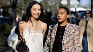 Δαντέλα και βολάν | Αυτό το top κοστίζει 22,99 € και θα χαρίσει την απόλυτη ρομαντική πινελιά στα looks σου