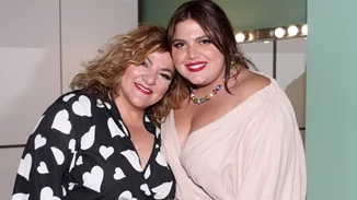 Η Δανάη Μπάρκα στο απόλυτο μήνυμα αγάπης στη Βίκυ Σταυροπούλου: "Κλαίω από ευτυχία που λέω εσένα μαμά"