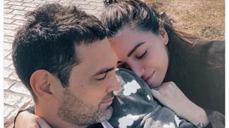 Όλγα Φαρμάκη | Η σπάνια φωτογραφία με την ενός έτους κόρη της στη θάλασσα