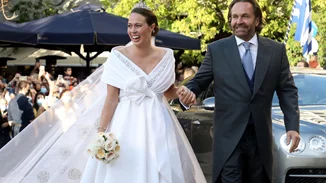 Nina Flohr | Όλες οι λεπτομέρειες της νυφικής της εμφάνισης - Το φόρεμα και η επιλογή της τιάρας