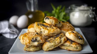 Εύκολα ελιοτυροπιτάκια κατάψυξης- Έτοιμα σε λίγα λεπτά