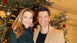 Σάκης Ρουβάς | Στολίζει το δέντρο με τα παιδιά του - Η όμορφη χειρονομία της Αναστασίας