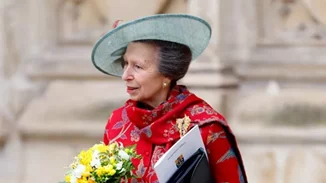 Πριγκίπισσα Άννα | Η δημόσια εμφάνιση χωρίς παπούτσια που συζητήθηκε όχι για τους αναμενόμενους λόγους